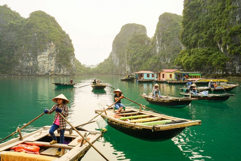 the beauty of Halong bay